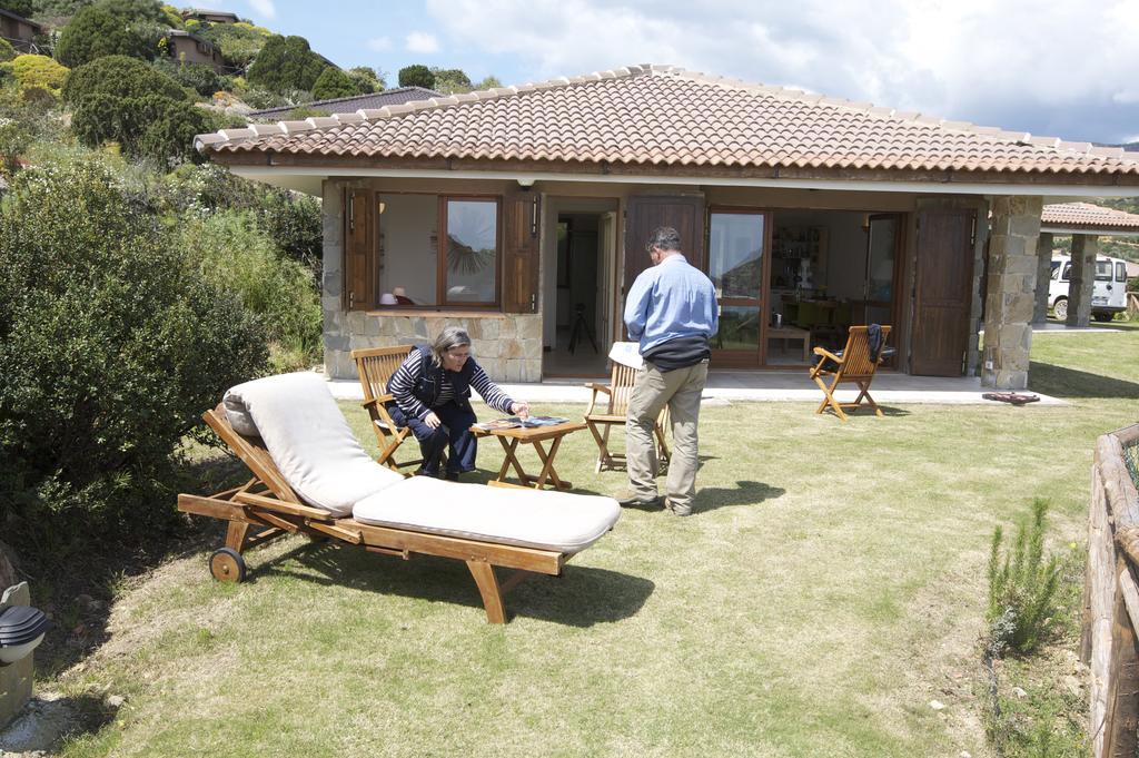 Case Sul Mare Residenze Di Bes Chia Exterior foto