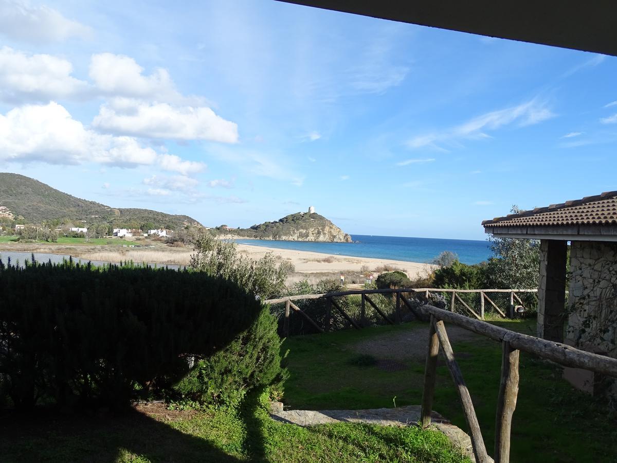 Case Sul Mare Residenze Di Bes Chia Exterior foto
