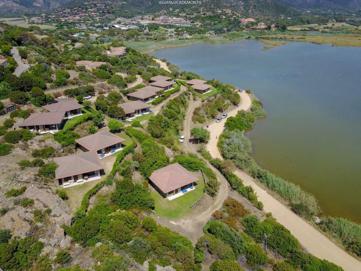 Case Sul Mare Residenze Di Bes Chia Exterior foto